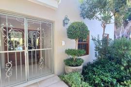 Luxury 5 Bed Villa For Sale In Montagu South