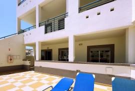 Stunning 2 Bed Apartment For Sale in Salema Algarve