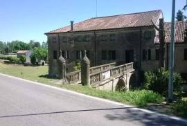 Stunning 6 Bedroom Estate For Sale in Giacciano Veneto