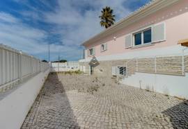 DETACHED VILLA WITH 5 BEDROOMS AND POOL IN CAXIAS - SESIMBRA