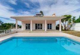 DETACHED VILLA WITH 5 BEDROOMS AND POOL IN CAXIAS - SESIMBRA