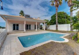 DETACHED VILLA WITH 5 BEDROOMS AND POOL IN CAXIAS - SESIMBRA