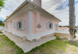 DETACHED VILLA WITH 5 BEDROOMS AND POOL IN CAXIAS - SESIMBRA