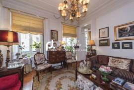 Wonderful Traditional 4-bed High Ceiling Apartment In Lisbon