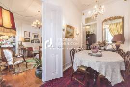 Wonderful Traditional 4-bed High Ceiling Apartment In Lisbon