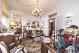 Wonderful Traditional 4-bed High Ceiling Apartment In Lisbon