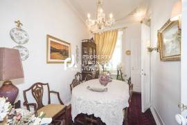 Wonderful Traditional 4-bed High Ceiling Apartment In Lisbon