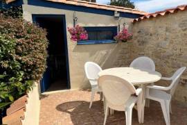 Pretty Charentaise House With Private Courtyard