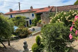 Pretty Charentaise House With Private Courtyard