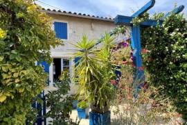 Pretty Charentaise House With Private Courtyard