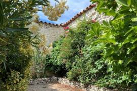 Pretty Charentaise House With Private Courtyard