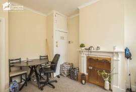 2 bedroom, Maisonette for sale