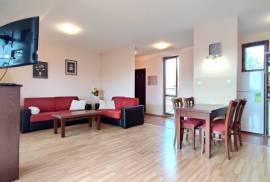 Spacious top floor apartment, with 2 bed...