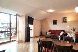 Spacious top floor apartment, with 2 bed...