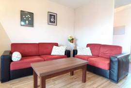 Spacious top floor apartment, with 2 bed...