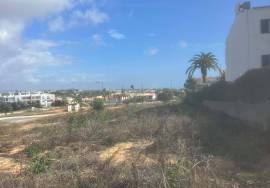 Plot of land with 577 m2 inserted in a new and noble urbanization located in Albufeira