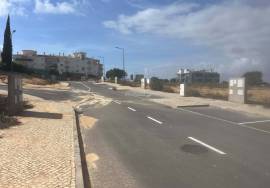 Plot of land with 577 m2 inserted in a new and noble urbanization located in Albufeira