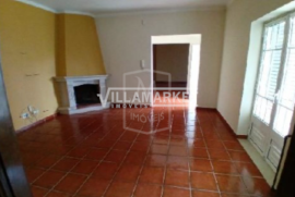 2 + 1 bedroom villa of the bank located in Bugalhos in the Municipality of Alcanena