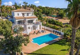 Loulé - Spacious 4-bedroom villa with pool & scenic views