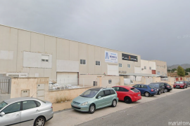 Warehouse of 500 m2 on the ground floor and 150 on the upper floor in Elda