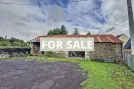 Detached Country House with Outbuilding