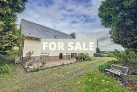 Detached Country House with Outbuilding