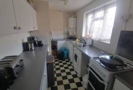 2 bedroom, Maisonette for sale