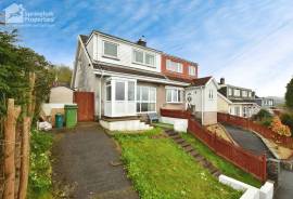 3 bedroom, Semi-detached house for sale