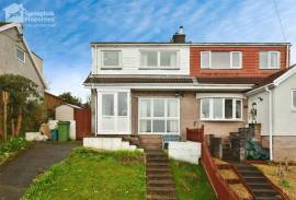 3 bedroom, Semi-detached house for sale