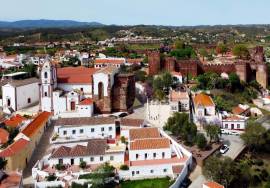 Shop on the ground floor of a building with 101 m2 in Silves