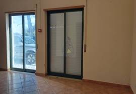 Shop on the ground floor of a building with 101 m2 in Silves