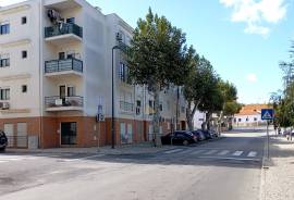 Shop on the ground floor of a building with 101 m2 in Silves