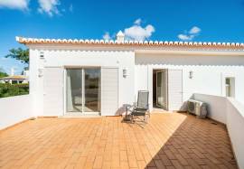 Three- bedroom villa with heated pool inserted in the Gramacho Golf Resort, Carvoeiro - Algarve