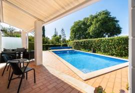 Three- bedroom villa with heated pool inserted in the Gramacho Golf Resort, Carvoeiro - Algarve