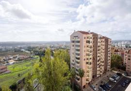 Fantastic 4 bedroom apartment with unobstructed views, fireplace, 3 balconies, 2 parking spaces in a condominium with gym and excellent quality finishes