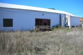 Industrial banking building with 1125 m2 of area inserted in a plot of land with 2499 m2 located in Azaruja - ÉVORA