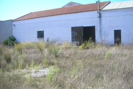 Industrial banking building with 1125 m2 of area inserted in a plot of land with 2499 m2 located in Azaruja - ÉVORA