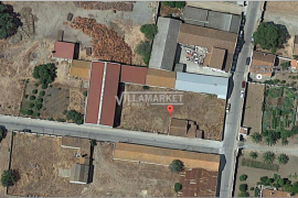 Industrial banking building with 1125 m2 of area inserted in a plot of land with 2499 m2 located in Azaruja - ÉVORA