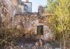 Large old country house for complete renovation project near Moncarapacho In East Algarve.