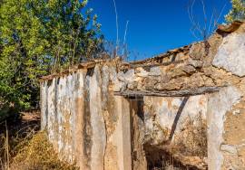 Large old country house for complete renovation project near Moncarapacho In East Algarve.