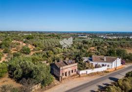 Large old country house for complete renovation project near Moncarapacho In East Algarve.