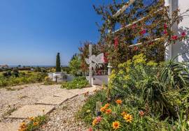 2 +  detached villa with splendid views, in the country near to Tavira.