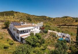 2 +  detached villa with splendid views, in the country near to Tavira.