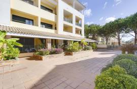 Remarkable 4-Bedrooms Apartment in Vilamoura with 358sqm with 4 parking spaces and 3 storage rooms