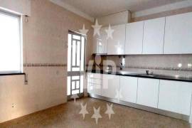 OLHÃO - CENTRAL ZONE - APARTMENT WITH 2 BEDROOMS AND PATIO