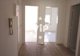 OLHÃO - CENTRAL ZONE - APARTMENT WITH 2 BEDROOMS AND PATIO