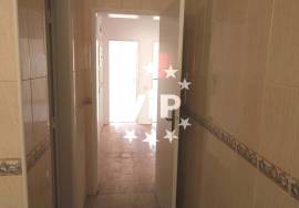 OLHÃO - CENTRAL ZONE - APARTMENT WITH 2 BEDROOMS AND PATIO