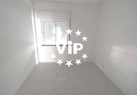 OLHÃO - CENTRAL ZONE - APARTMENT WITH 2 BEDROOMS AND PATIO