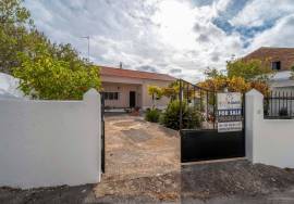 Single storey house T3 with garage Salir - Loulé