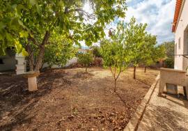 Single storey house T3 with garage Salir - Loulé